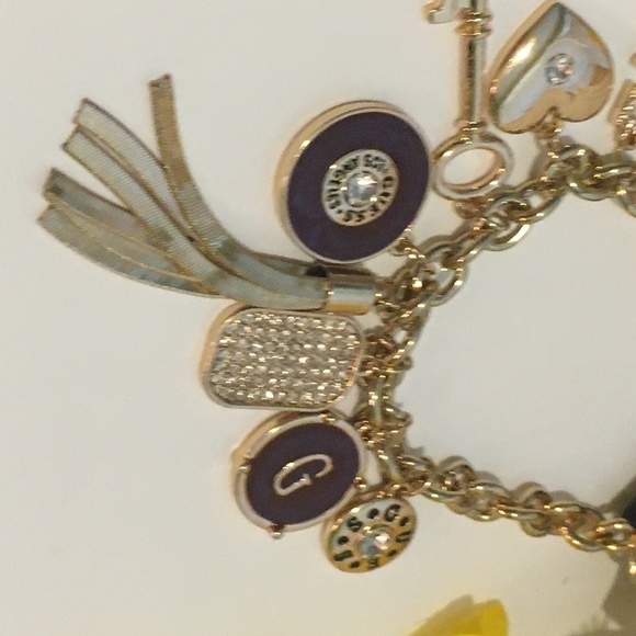 𝅺3/$29! GUESS Charm Bracelet Heart, Key, Tassel - Picture 8 of 9